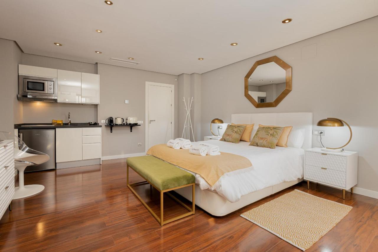 C30 Deluxe Studio With Terrace Into Cathedral Square Apartment Malaga Luaran gambar