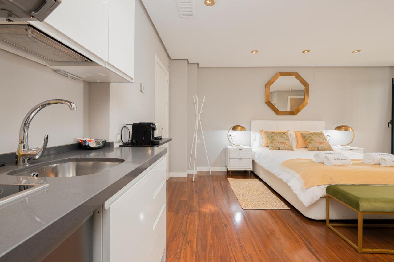 C30 Deluxe Studio With Terrace Into Cathedral Square Apartment Malaga Luaran gambar